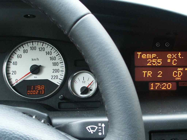 File:Zafira2003 b.png