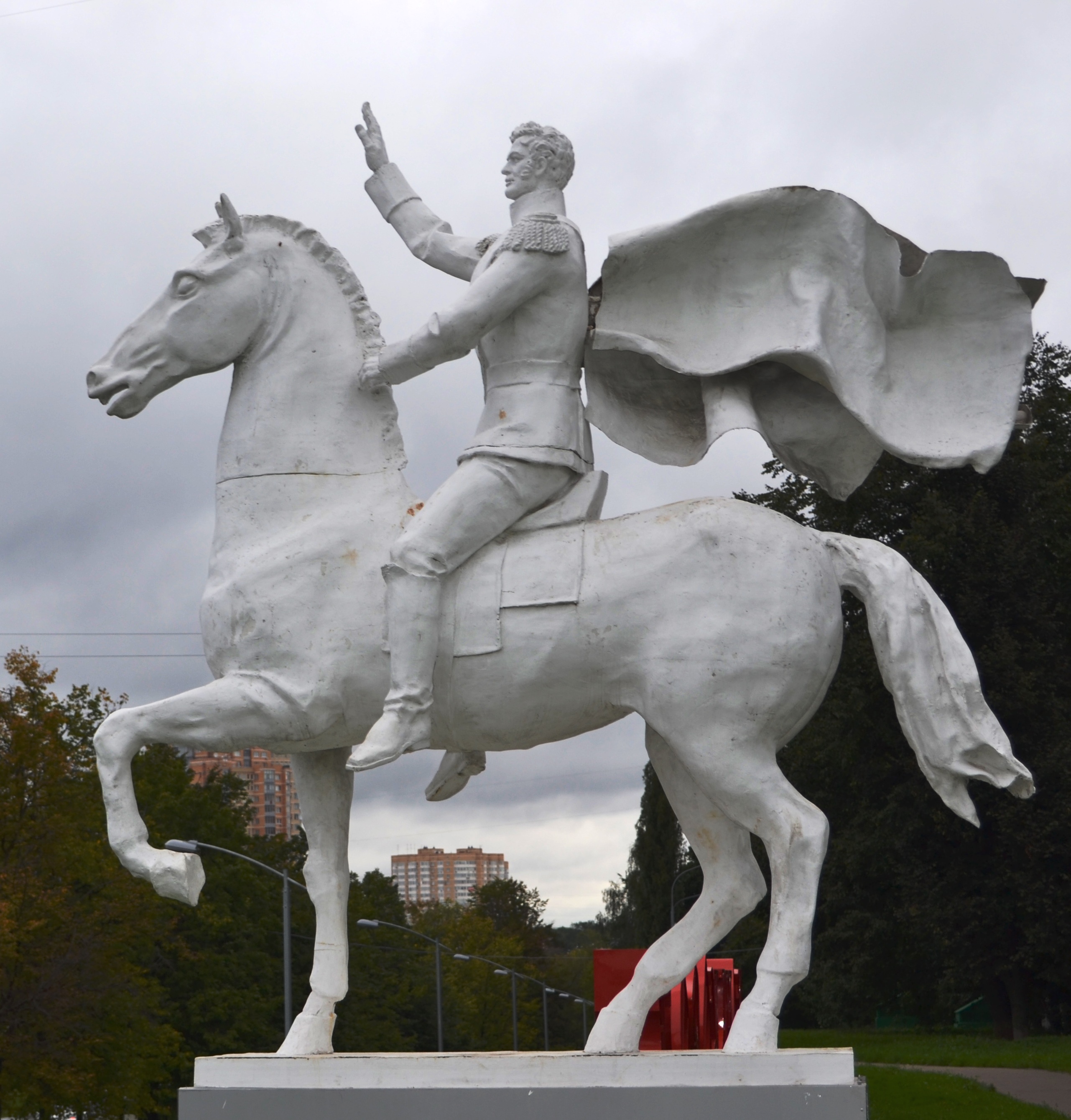 памятники на коне в москве