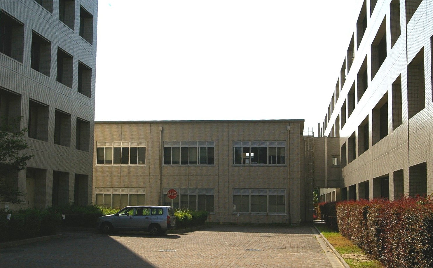 File:文系総合館b 名古屋大学東山地区.jpg - Wikimedia Commons