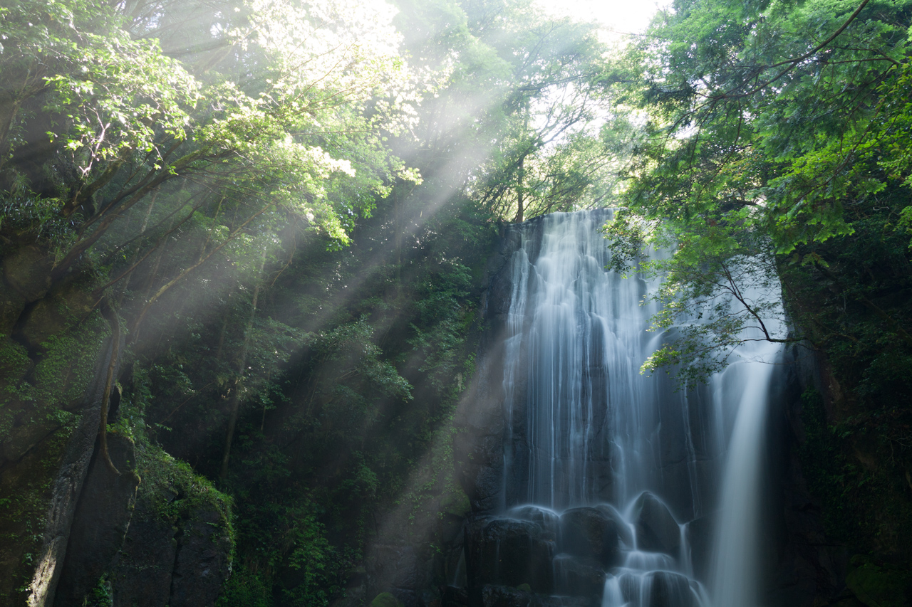 File 桑の木の滝 木漏れ日 Kuwanoki No Taki Waterfall Panoramio Jpg Wikimedia Commons