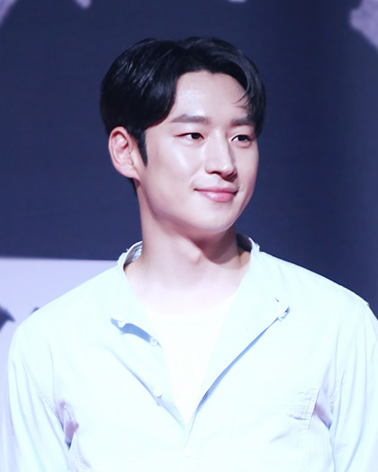 Lee je-hoon wife