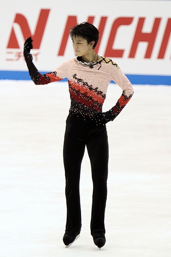 File:2010 NHK Trophy Men - Yuzuru HANYU - 9514A.jpg