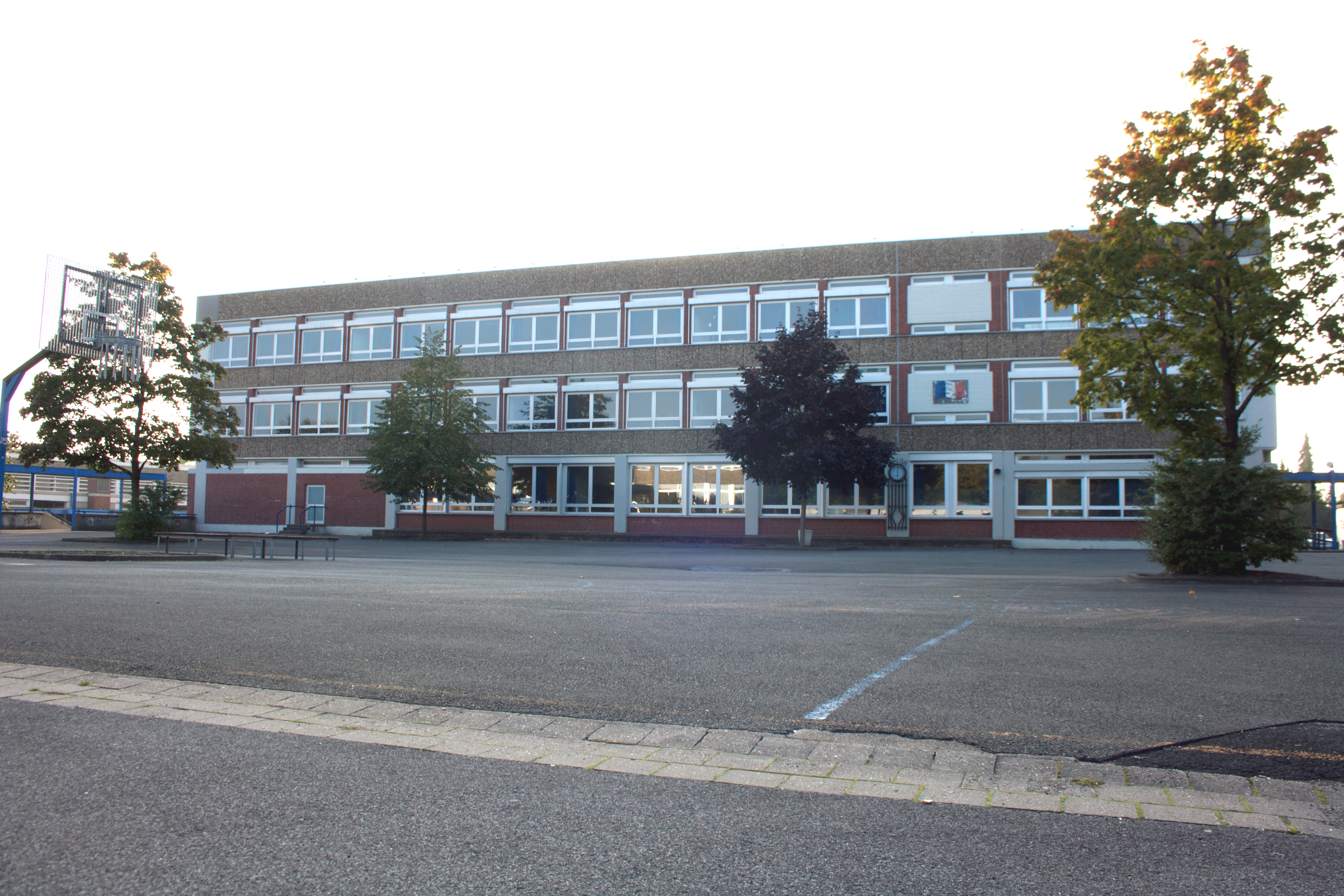 Here we see the east side of the main building of Albertus Magnus Gymnasium in Beckum.