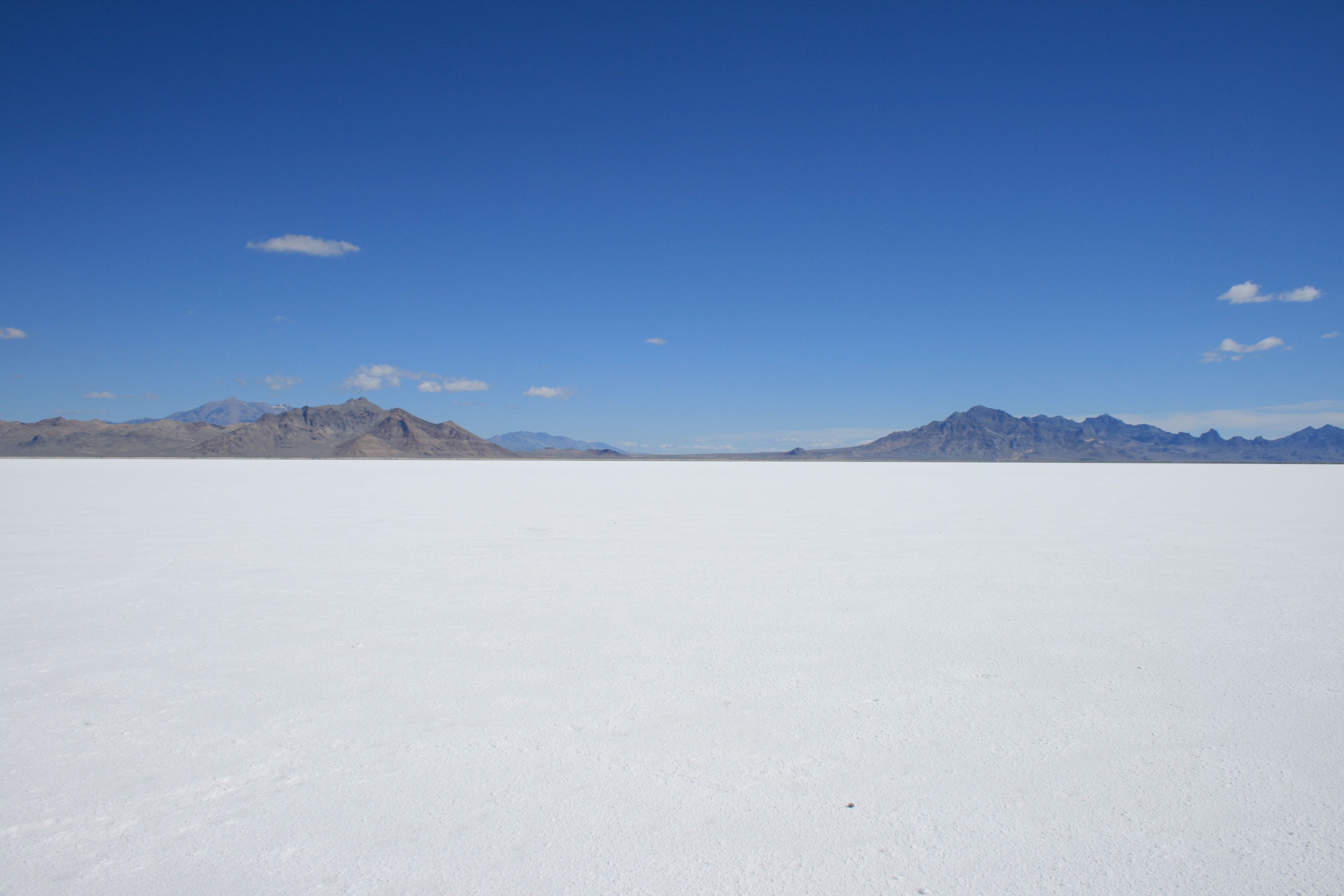 file-bonneville-salt-flats-pilot-peak-jpg