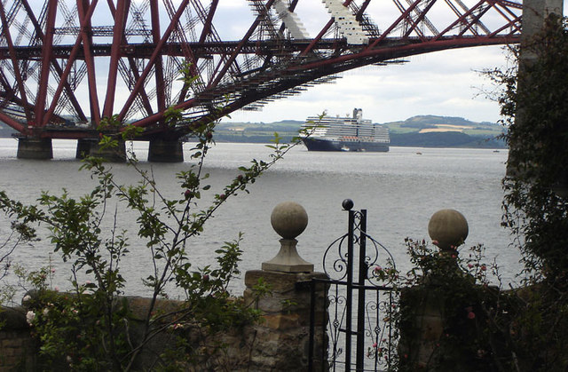 File:Bridge and Ship - geograph.org.uk - 923758.jpg