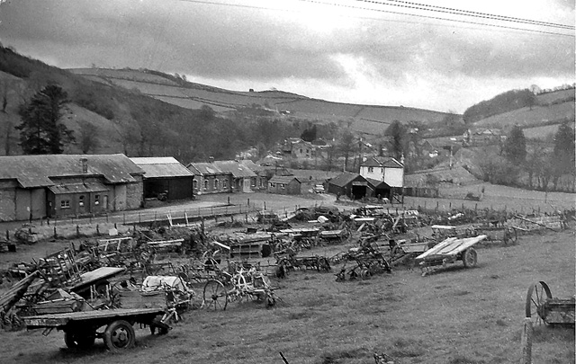 File:Buckfastleigh Station (remains) - geograph.org.uk - 1932279.jpg