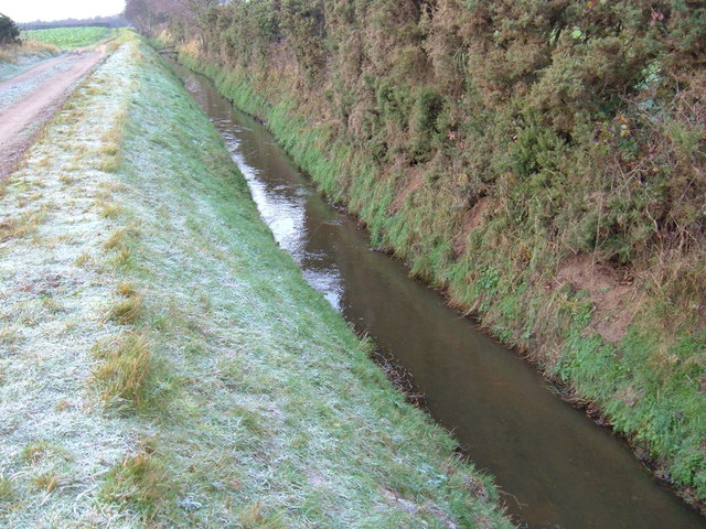 File:Carr Dike - geograph.org.uk - 1601982.jpg