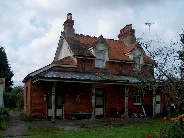 Compton railway station