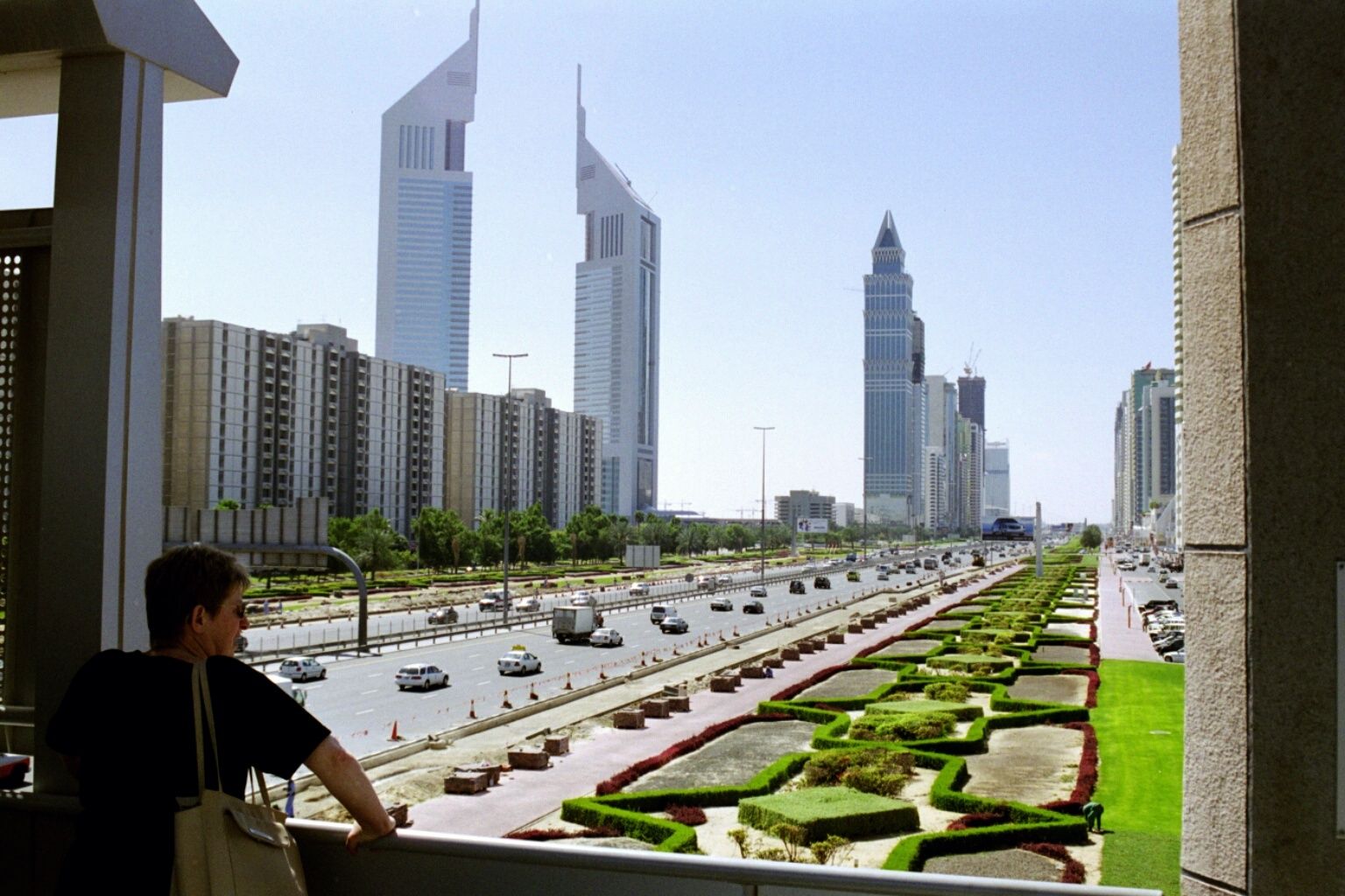 Jumeirah emirates towers. Эмиратские башни Дубай. Джумейра Эмирейтс Тауэрс. Эмиратская офисная башня. - Jumeirah Emirates Towers (Sheikh Zayed Rd - trade Centre - trade Centre 2 - Dubai - ОАЭ).