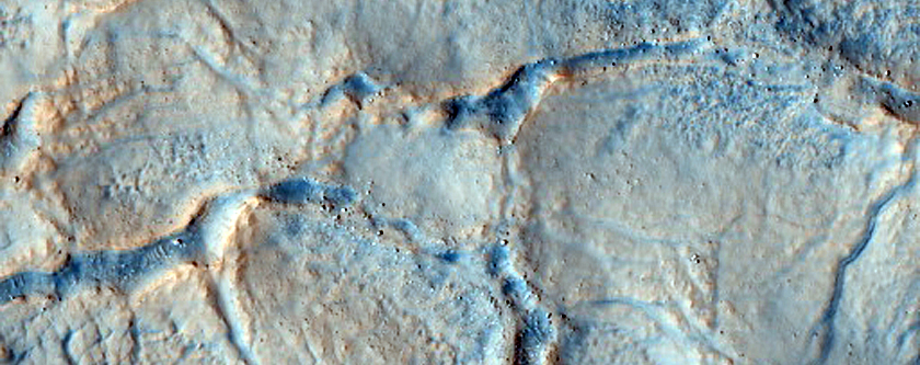 Close view of cracks and boulders