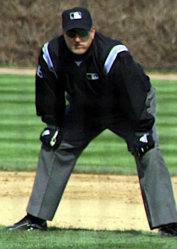 Umpires to honor Iowa native Eric Cooper at MLB Field of Dreams game