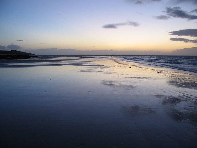 File:Evening at Covesea beach - geograph.org.uk - 554906.jpg