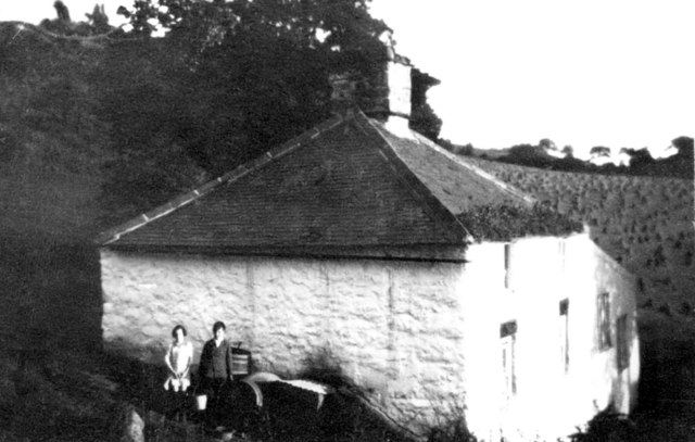 File:Fronwen in the 1920s - geograph.org.uk - 432789.jpg