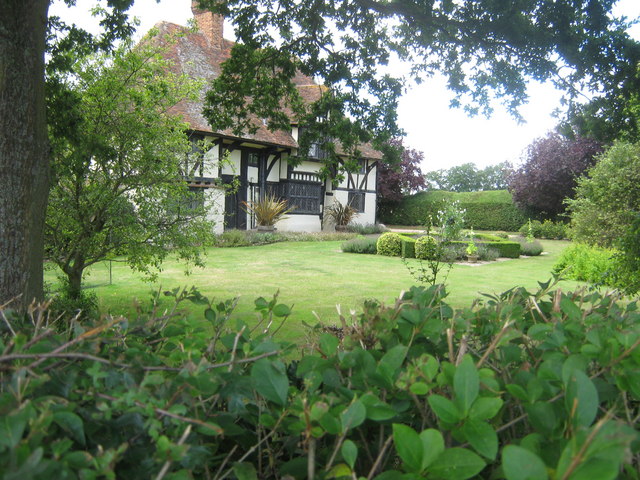 File:Gore Court, Pluckley - geograph.org.uk - 1427697.jpg