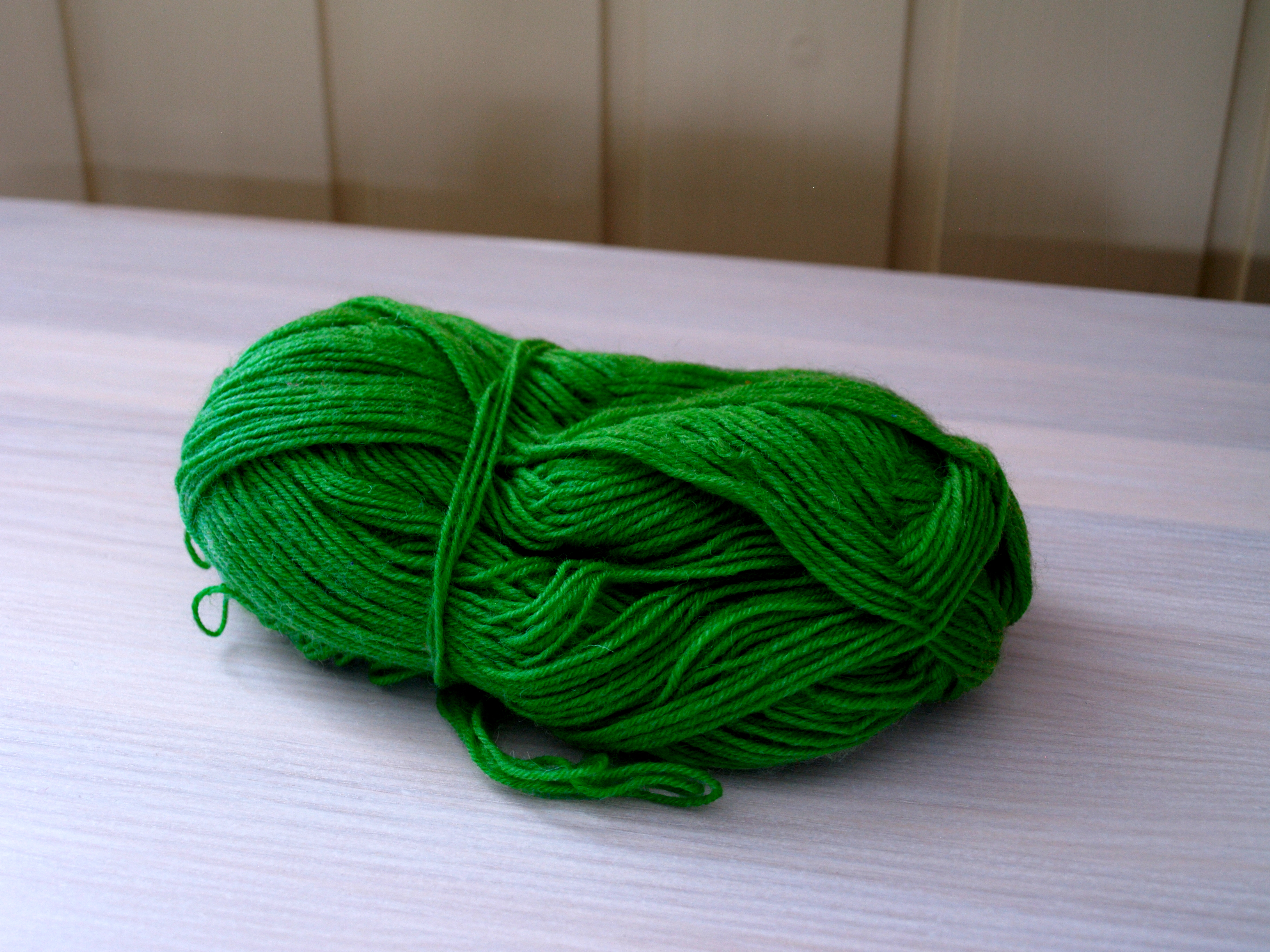 File:Green Ball of Yarn.jpg - Wikimedia Commons