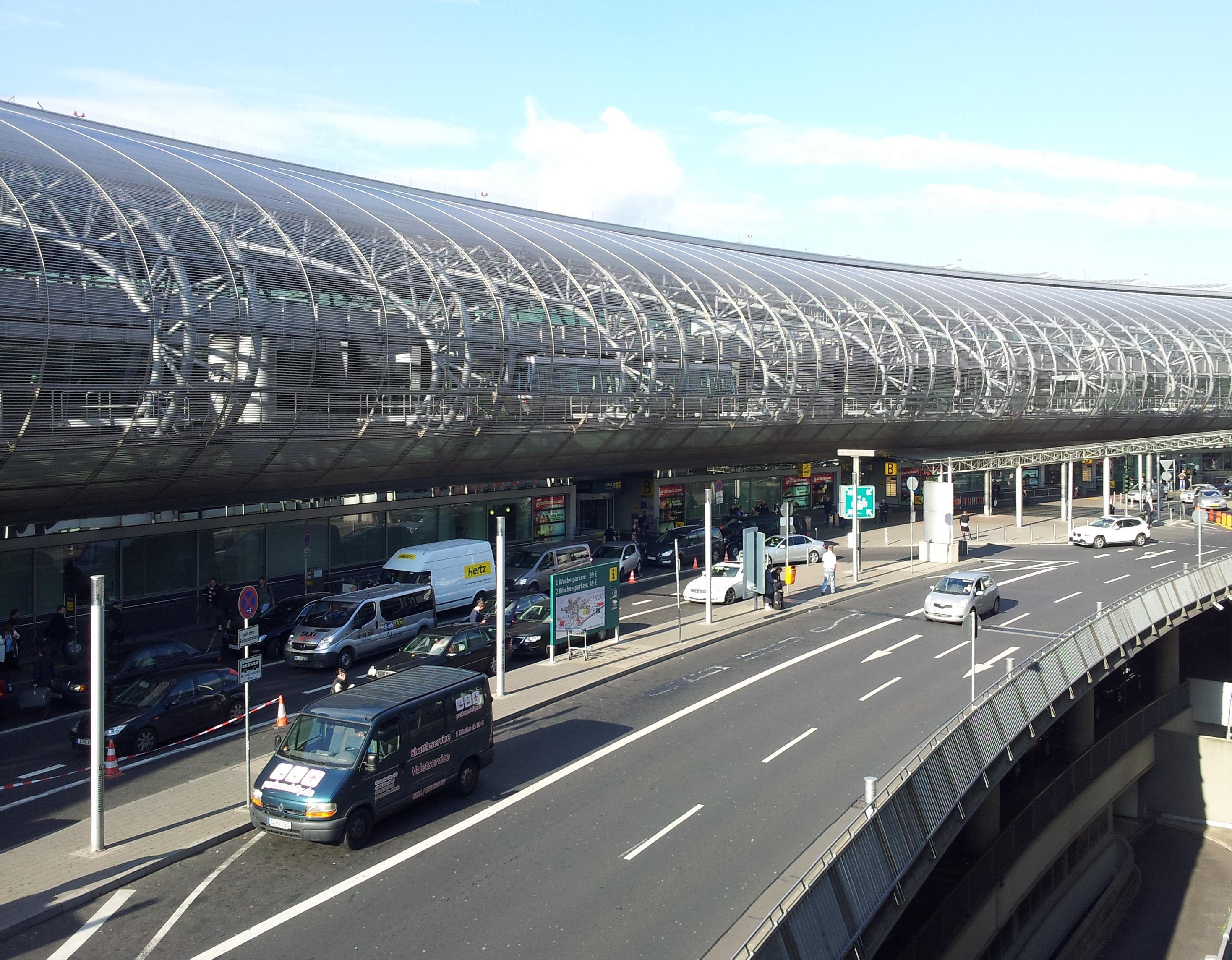 File:H-Bahn Düsseldorf Flughafen Terminal.jpg - Wikimedia ...