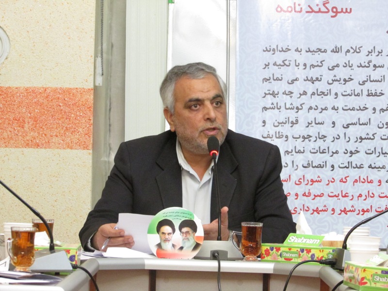 File:Hosseini-At City parlement.jpg