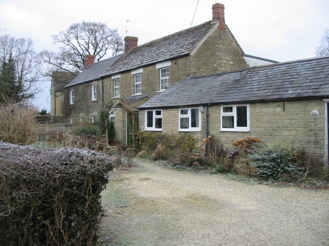 File:Houses on northern end of Silver Street - geograph.org.uk - 1108741.jpg