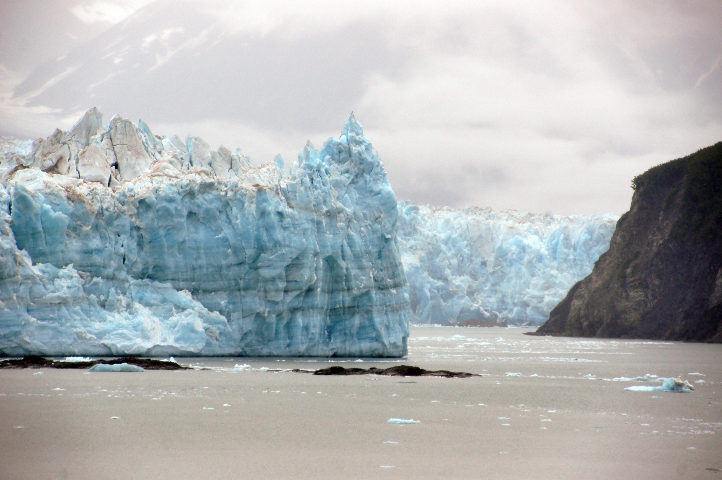 Скопление льда ледник. Ледник Хаббард. Хаббард гора. Hubbard Glacier. Ледники Северной Америки.