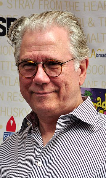 File:John Larroquette at B-Barks.jpg