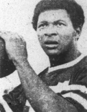 <span class="mw-page-title-main">John Walton (American football)</span> American football player and coach (born 1947)