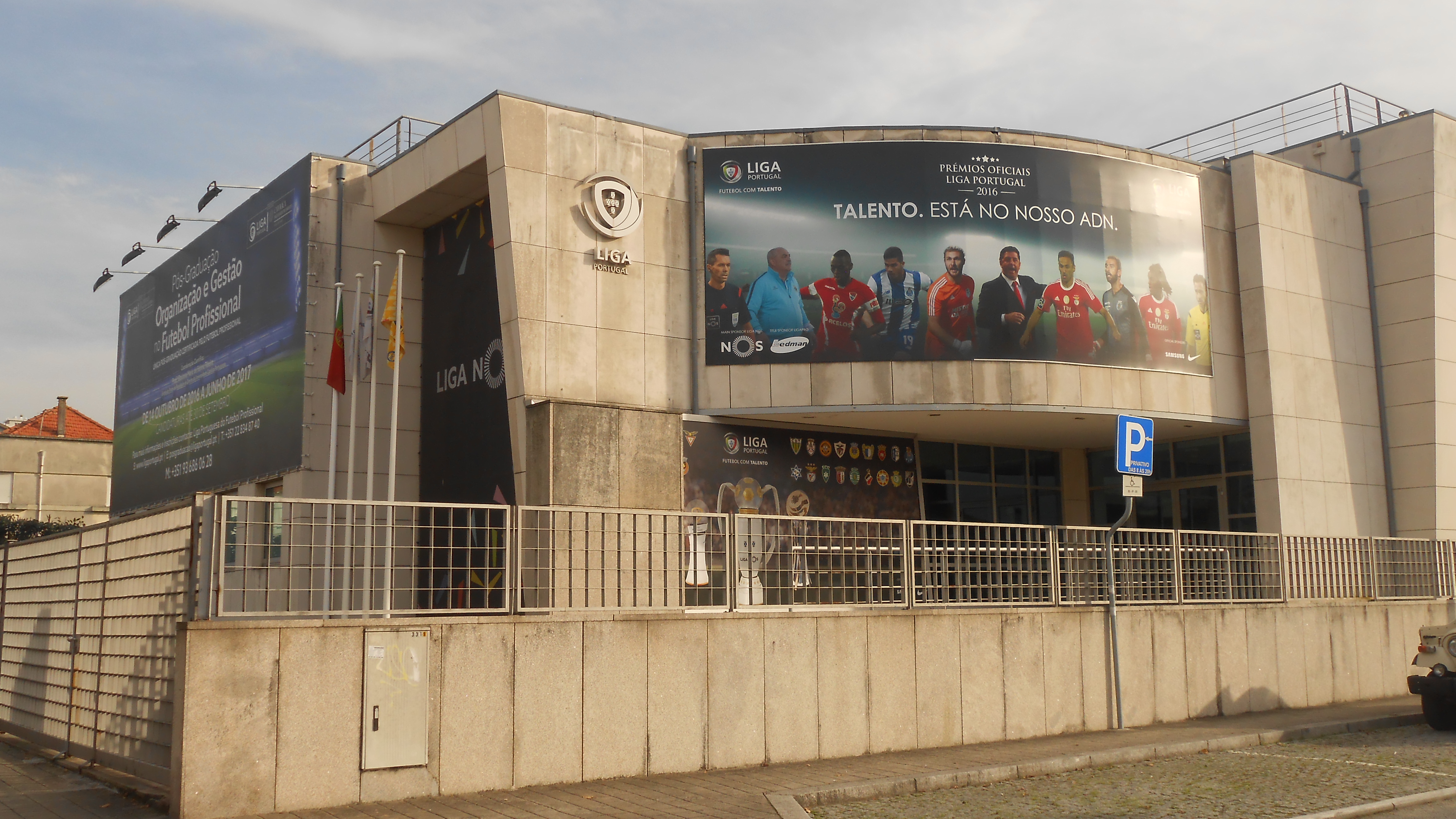 File:Liga Portuguesa de Futebol Profissional, Porto.jpg