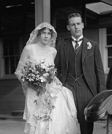 File:Mason Sears and wife crop.jpg