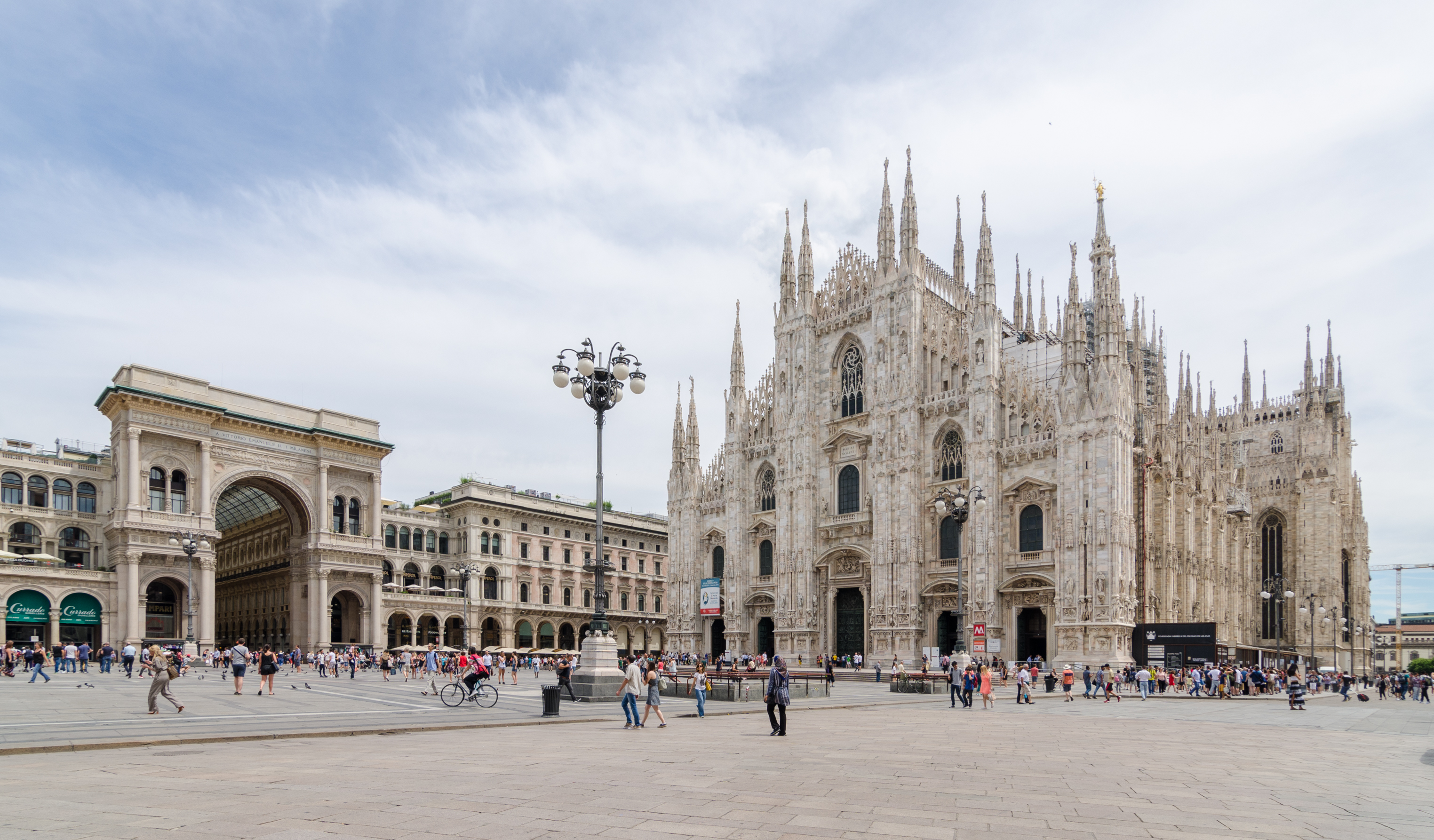 Milano, Duomo with Milan Cathedral and Galleria Vittorio Emanuele II, 2016.jpg