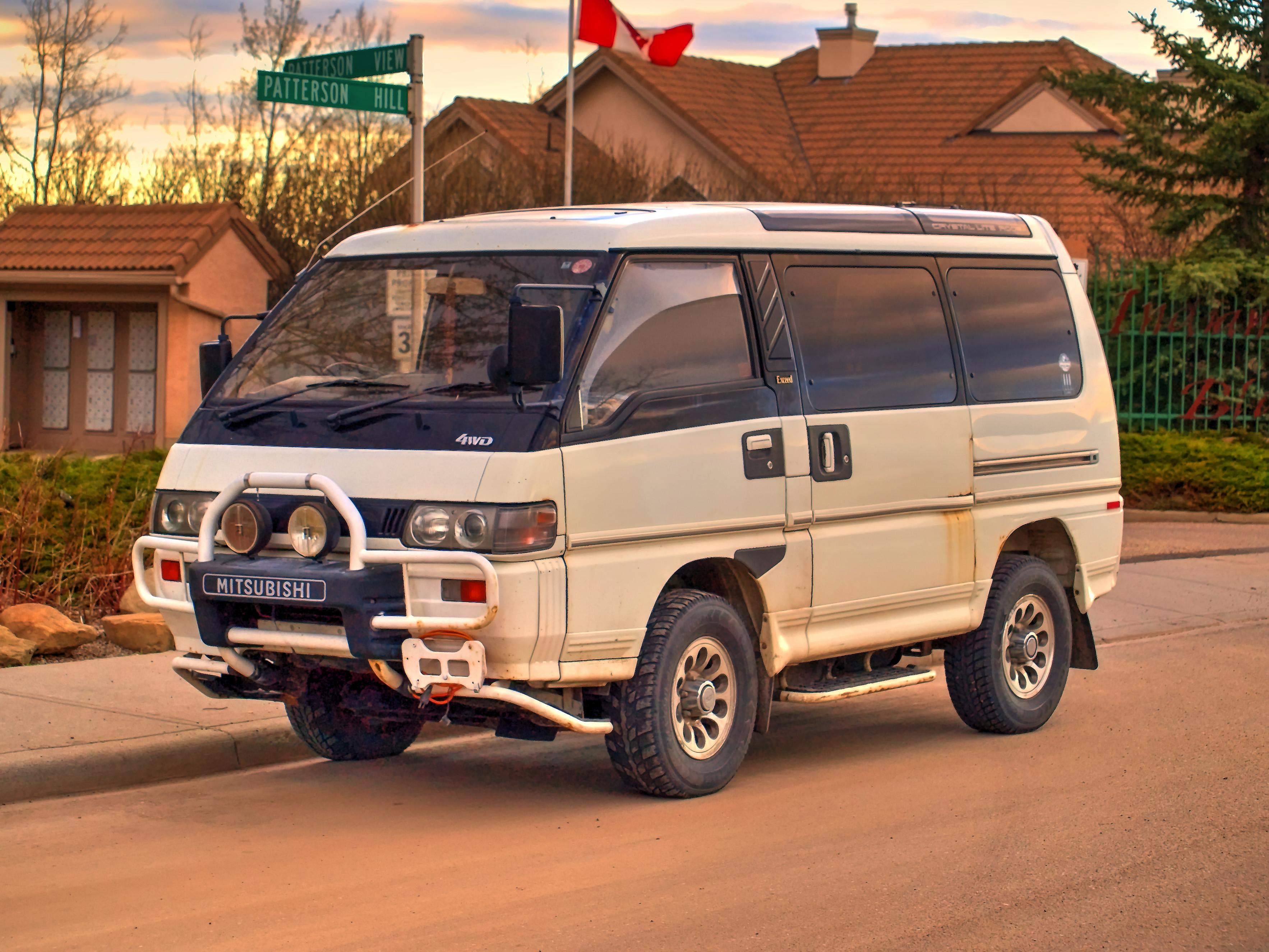 Купить японский микроавтобус. Mitsubishi Delica l300. Mitsubishi l300 Делика. Мицубиси Delica (l300). Mitsubishi Delica l 300 2.