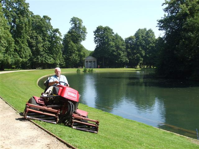 File:Mowing grass, Althorp - geograph.org.uk - 908602.jpg