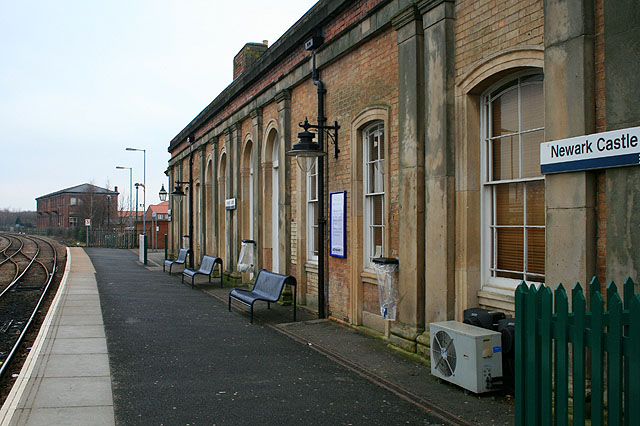 File:Newark Castle Station - geograph.org.uk - 1140633.jpg