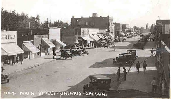 The population density of Ontario in Oregon is 2198.45 people per square kilometer (5683 / sq mi)