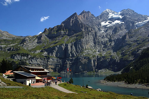 Picswiss BE-90-19 Oeschinensee mit Blüemlisalp.jpg