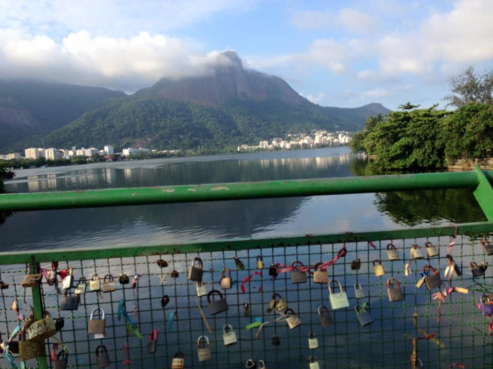 File:Ponte dos Namorados - Lagoa Rodrigo de Freitas - Rio de Janeiro -   - Wikimedia Commons