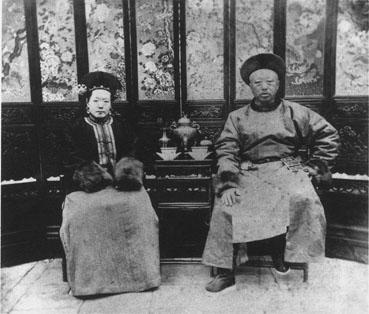 Yixuan (Prince Chun) and his wife