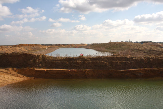 File:Sand and gravel quarries at Block Fen - geograph.org.uk - 1189022.jpg