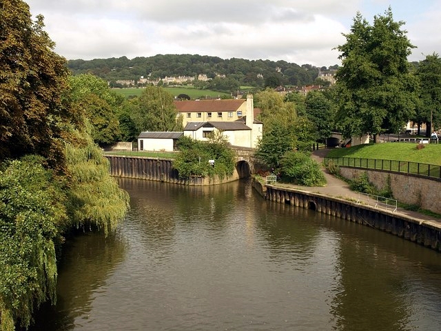 File:Start of Kennet and Avon Canal - geograph.org.uk - 940305.jpg