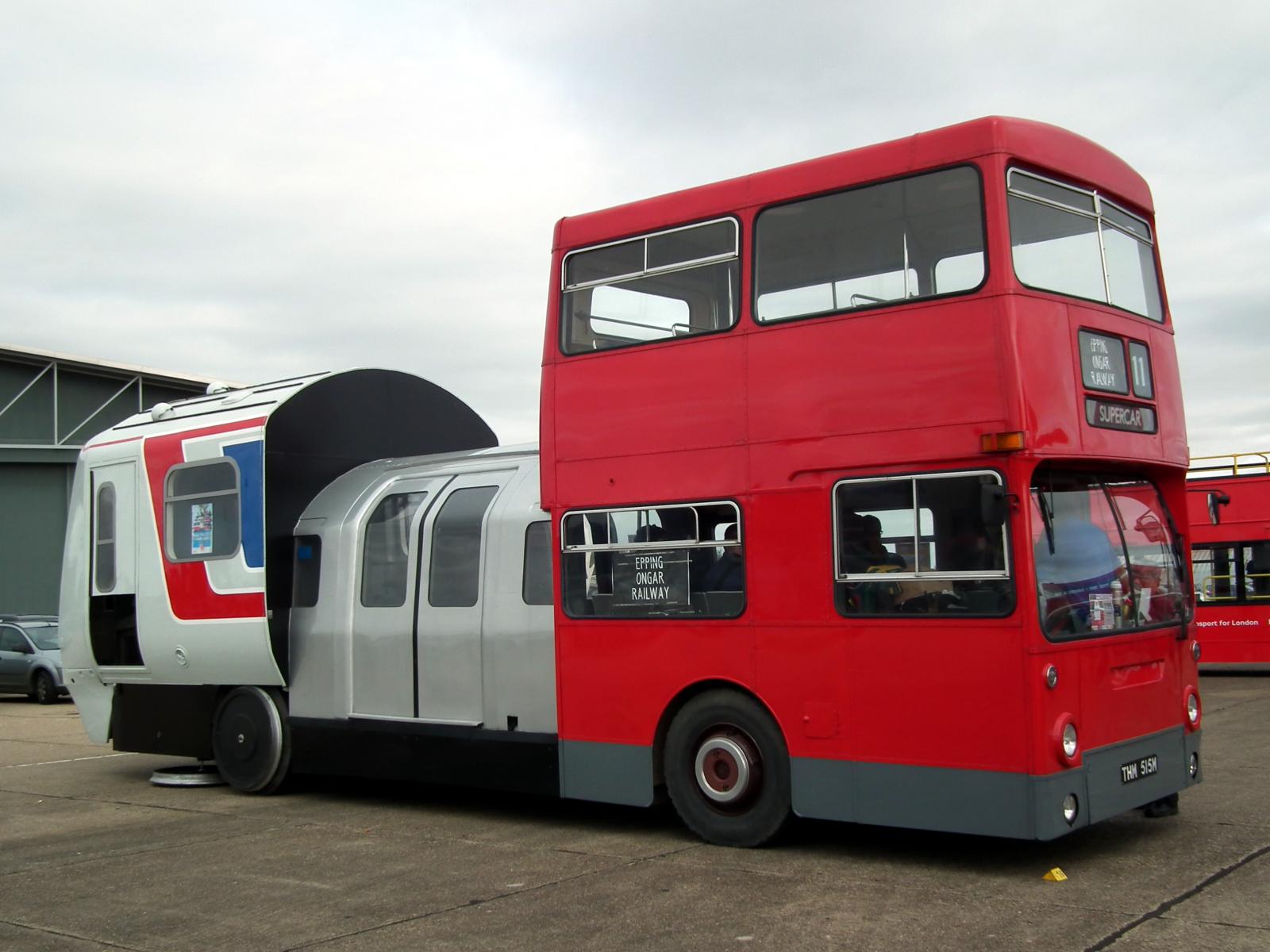 Supercar_bus_%28THM_515M%29%2C_Showbus_2012_%281%29.jpg