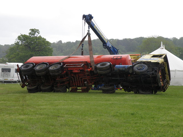 File:Tanker in Trouble - geograph.org.uk - 1306723.jpg