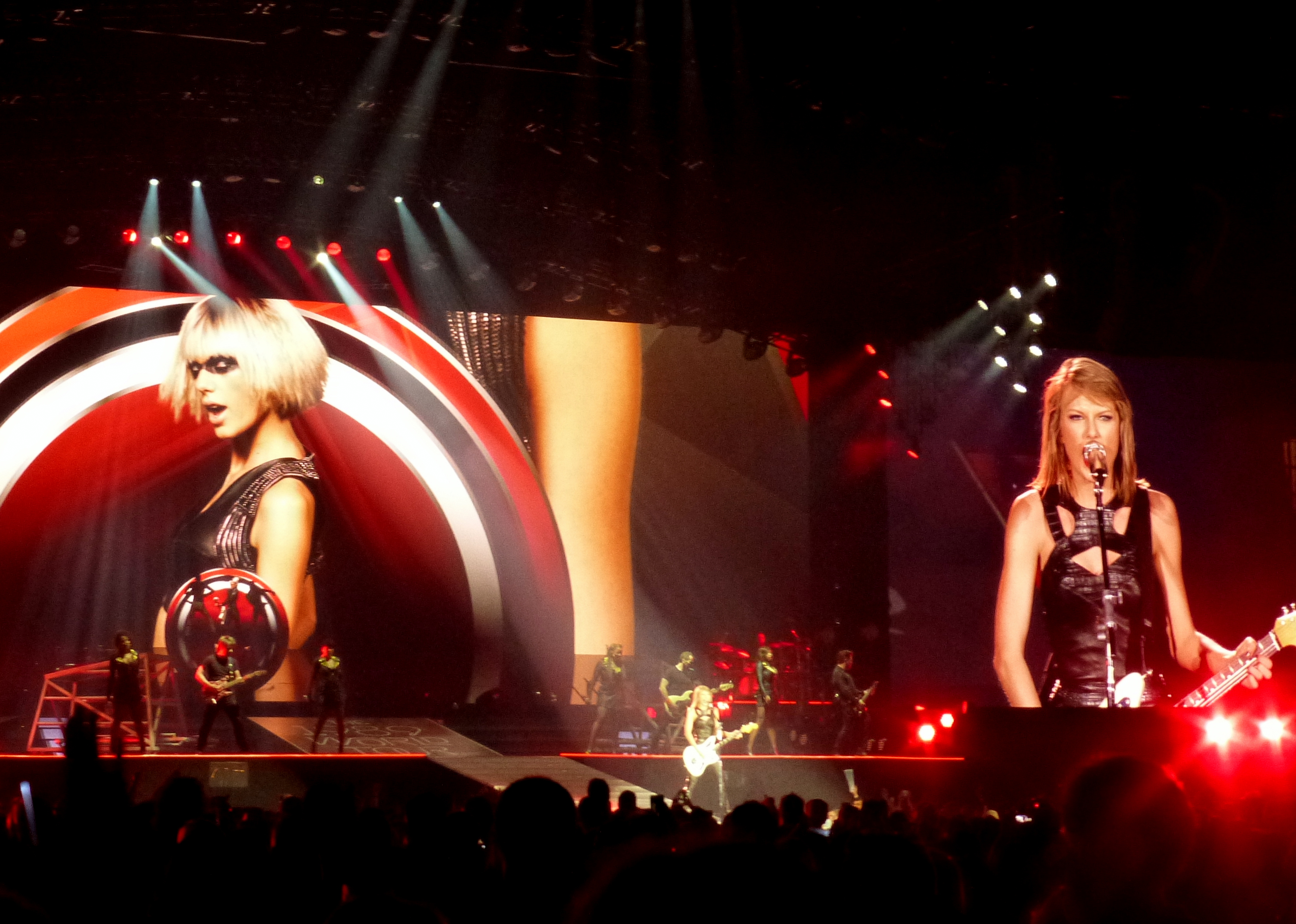File Taylor Swift We Are Never Ever Getting Back Together The 19 World Tour In Detroit Jpg Wikimedia Commons