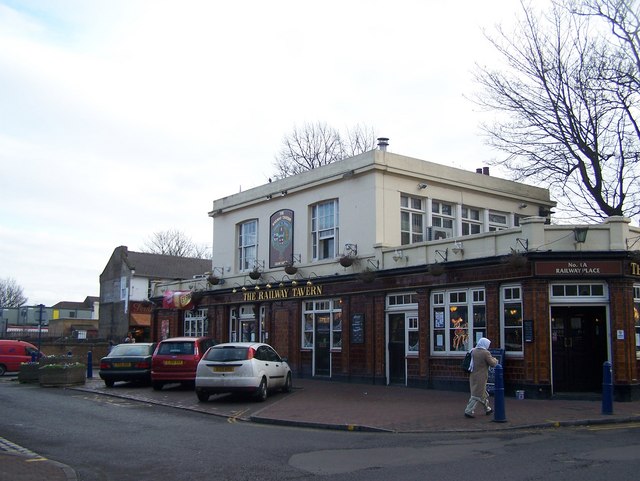 File:The Railway Tavern, Gravesend - geograph.org.uk - 1095828.jpg