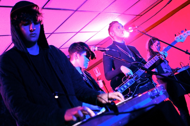 File:The xx live at La Casa 139.jpg