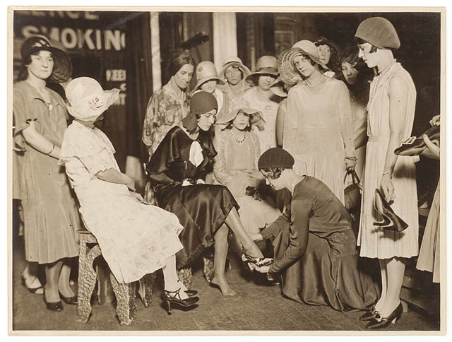 File:Trying on shoes, ca. 1930 - by Sam Hood (3273848684).jpg