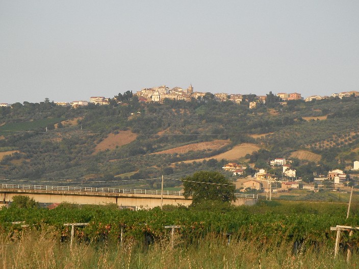 File:Veduta di Paglieta.JPG