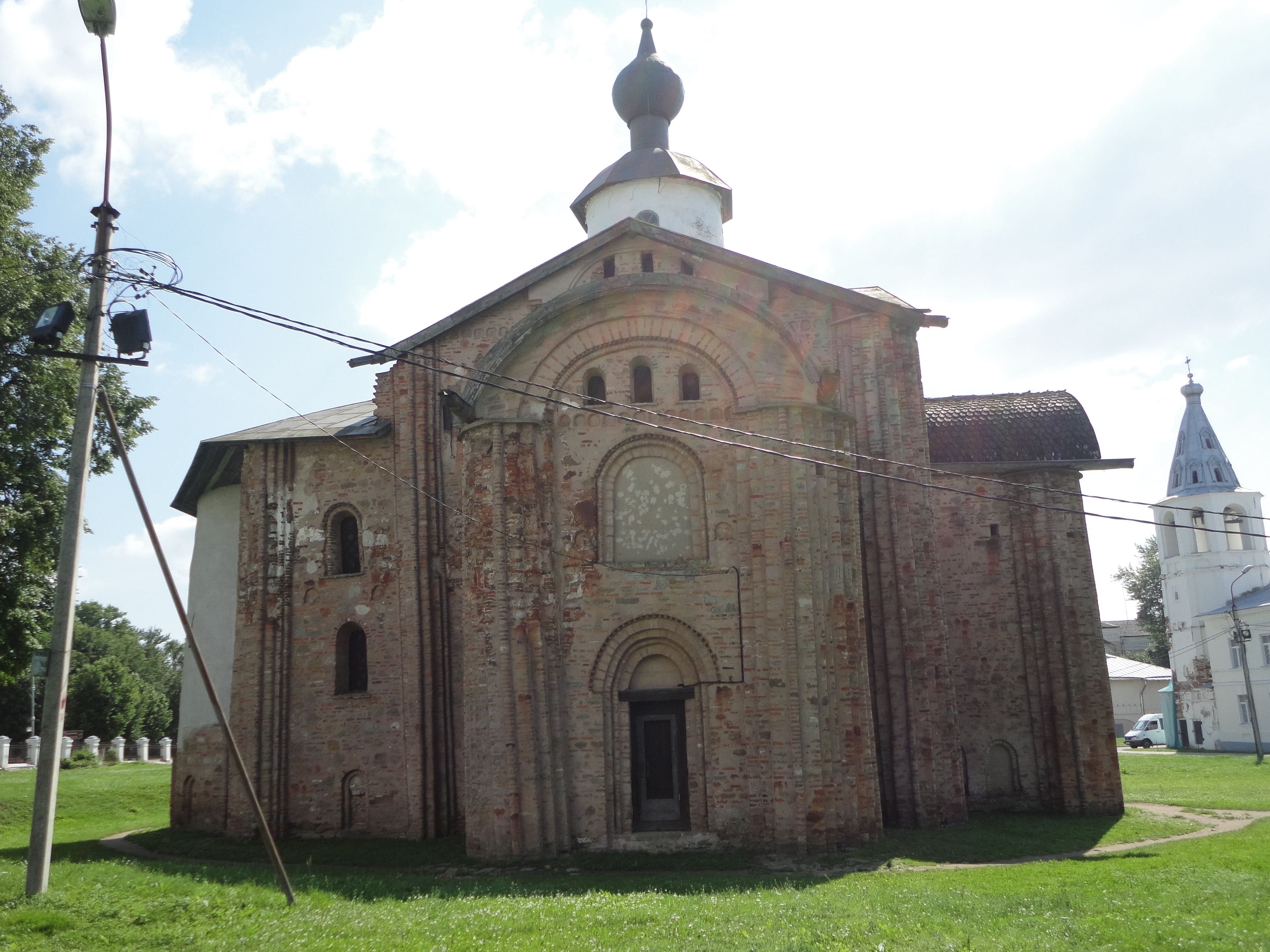 Храм параскевы пятницы. Церковь Параскевы пятницы (1207 г.). Церковь Винница Параскевы пятницы. Церковь Параскевы пятницы Владимир. Церковь Параскевы сербской Черновцы.