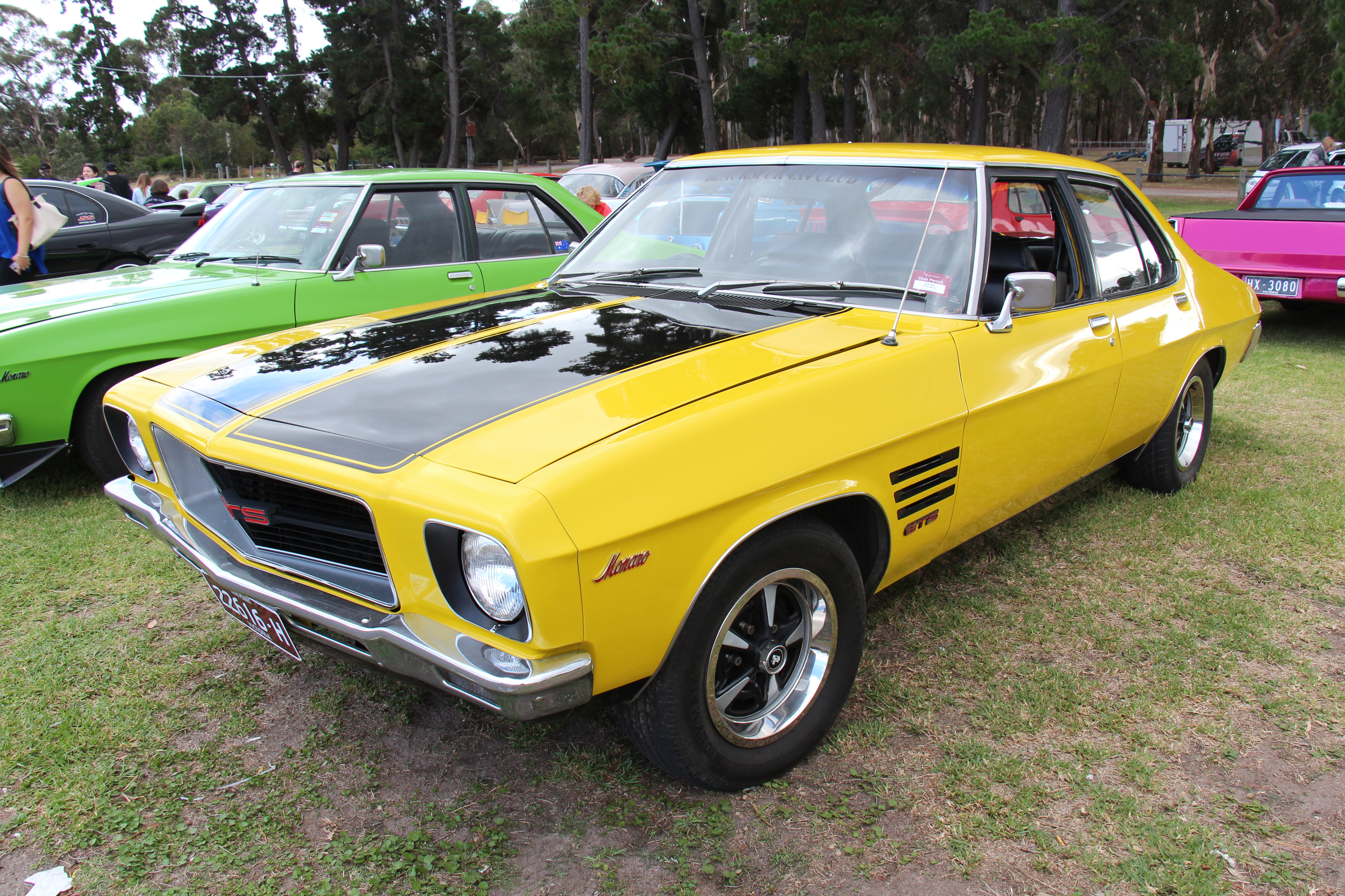 File 1974 Holden Hq Monaro Sedan Jpg Wikimedia Commons