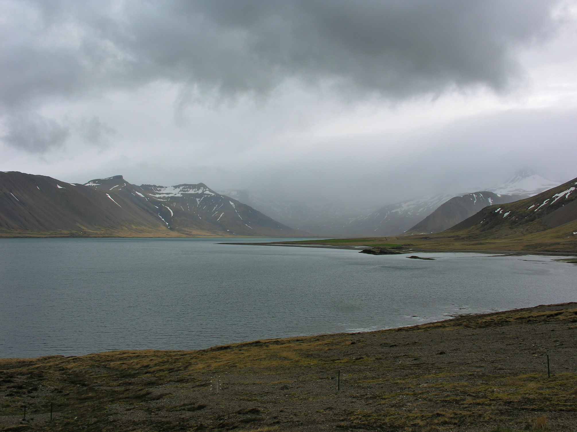 Arctic lake. Остров Девон. Остров Девон фото.