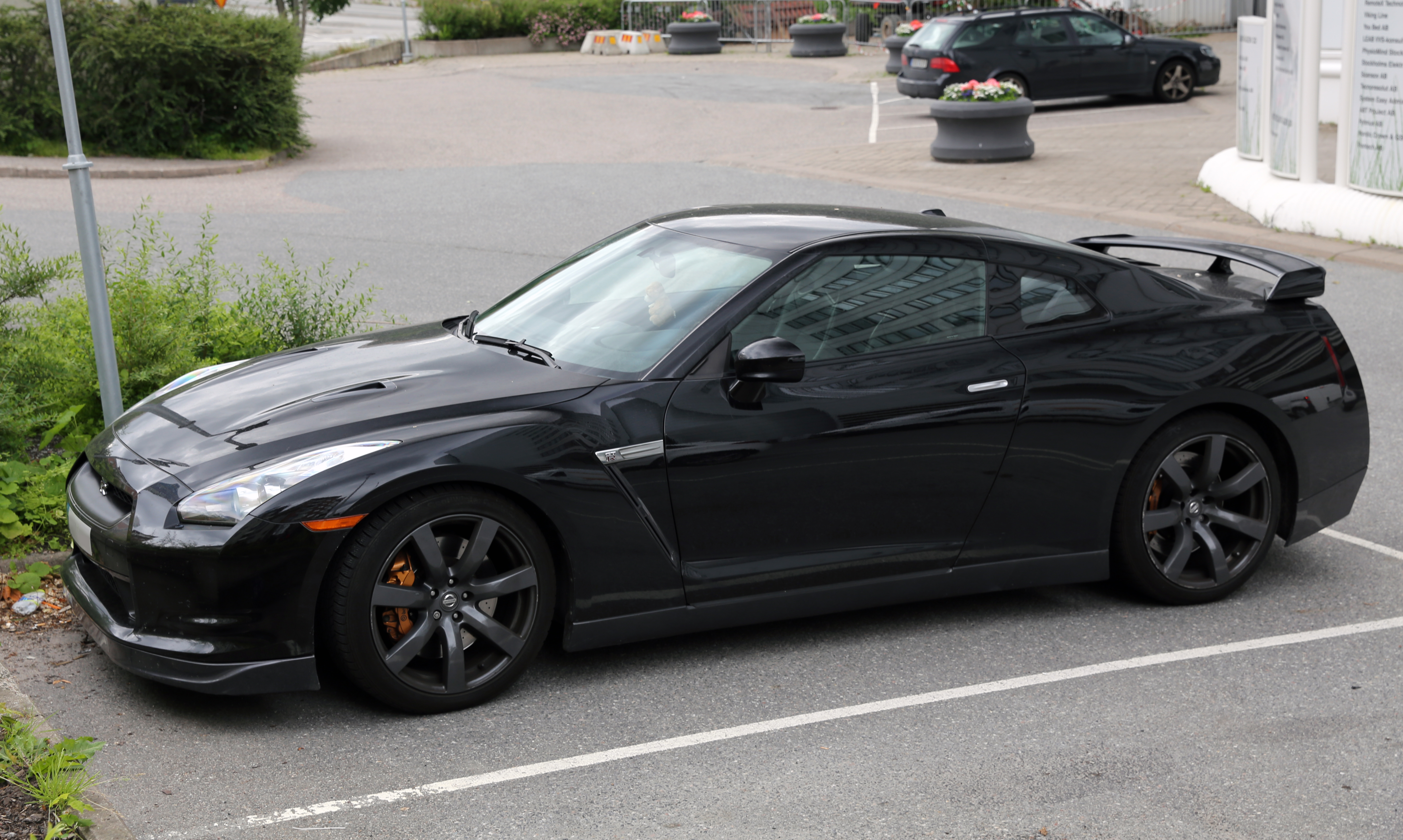 File:2009 Nissan GT-R R35 (9754085532).jpg - Wikimedia Commons