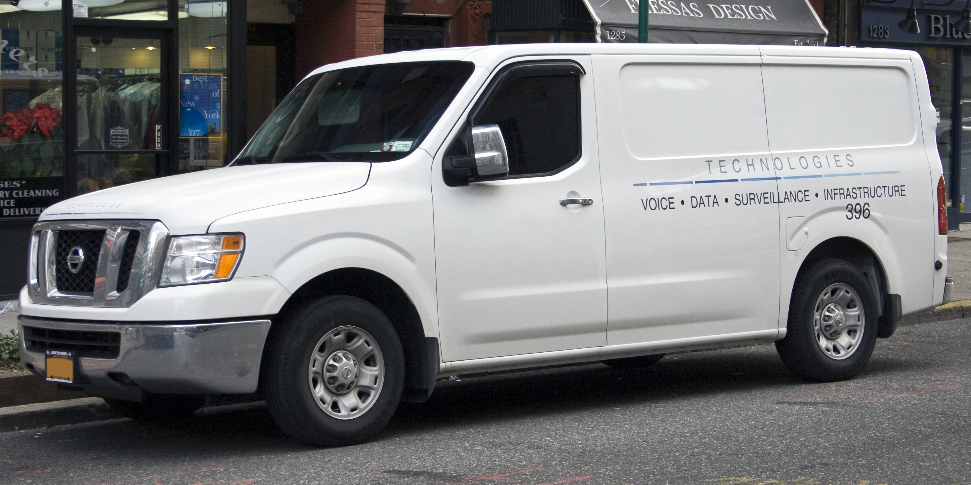 Nissan nv2500 photos