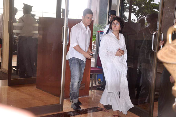 File:Aamir Khan, Kiran Rao at Rajesh Khanna's prayer meet 02.jpg